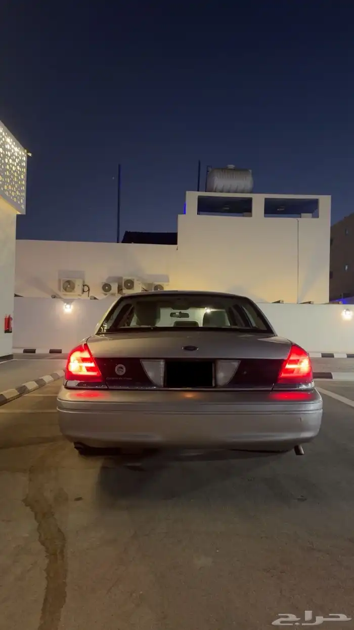 للبيع فورد كراون فيكتوريا 2011 فضي 7