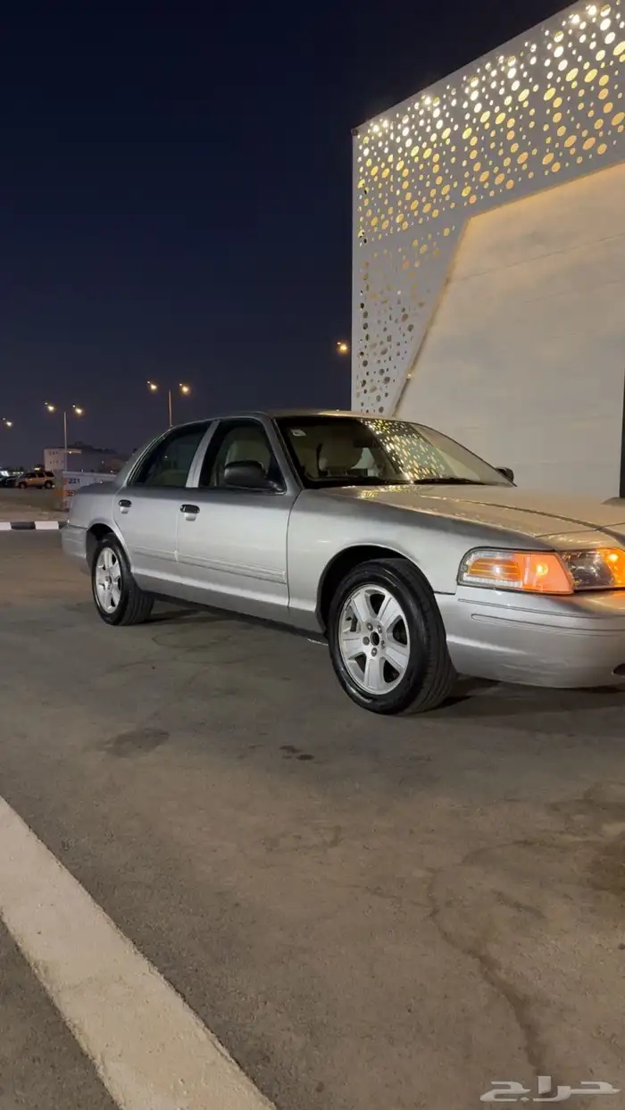 للبيع فورد كراون فيكتوريا 2011 فضي 2