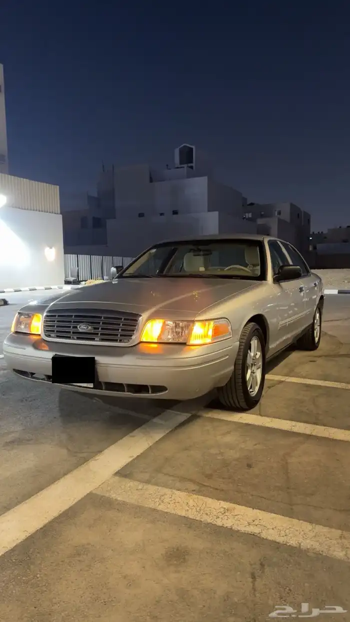 للبيع فورد كراون فيكتوريا 2011 فضي 4