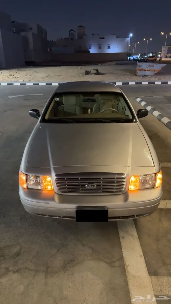 للبيع فورد كراون فيكتوريا 2011 فضي 9