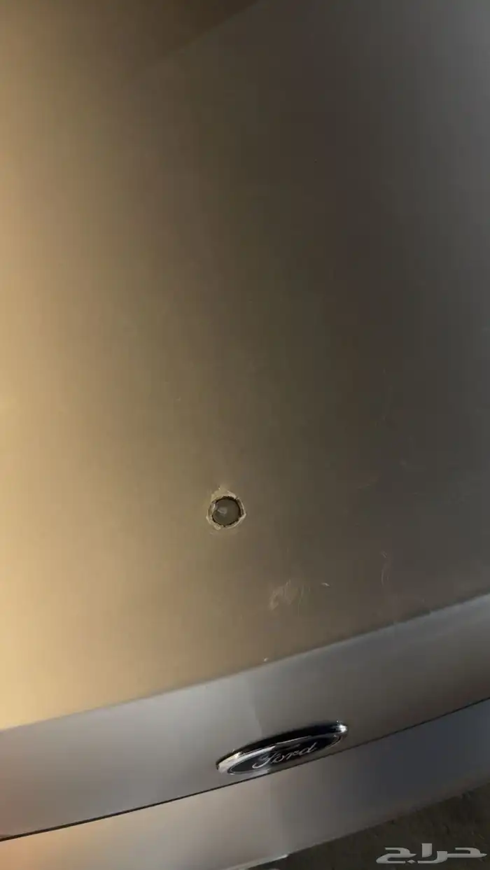 للبيع فورد كراون فيكتوريا 2011 فضي 10