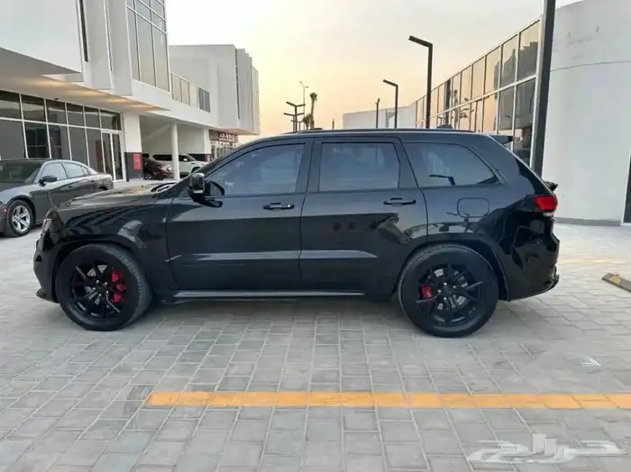 جيب شيروكى SRT موديل 2015 1