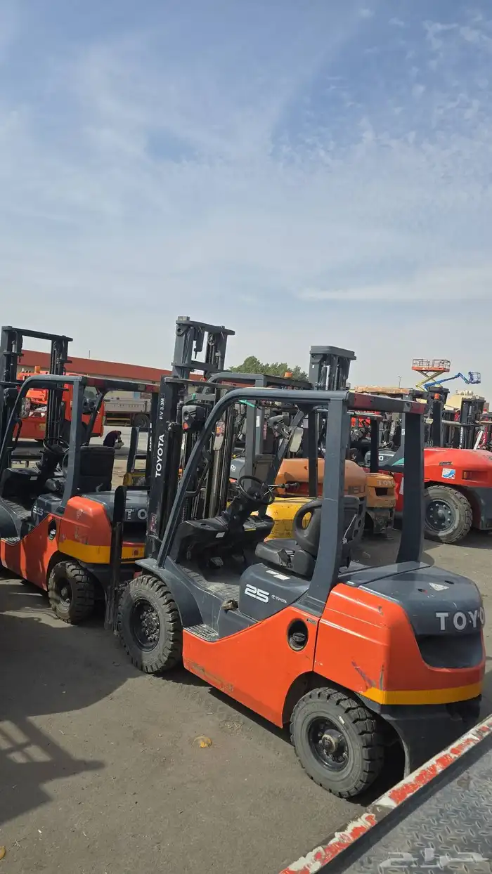 فوركلفت للايجار رافعة شوكية رافعات للايجار اليومي والشهري 5