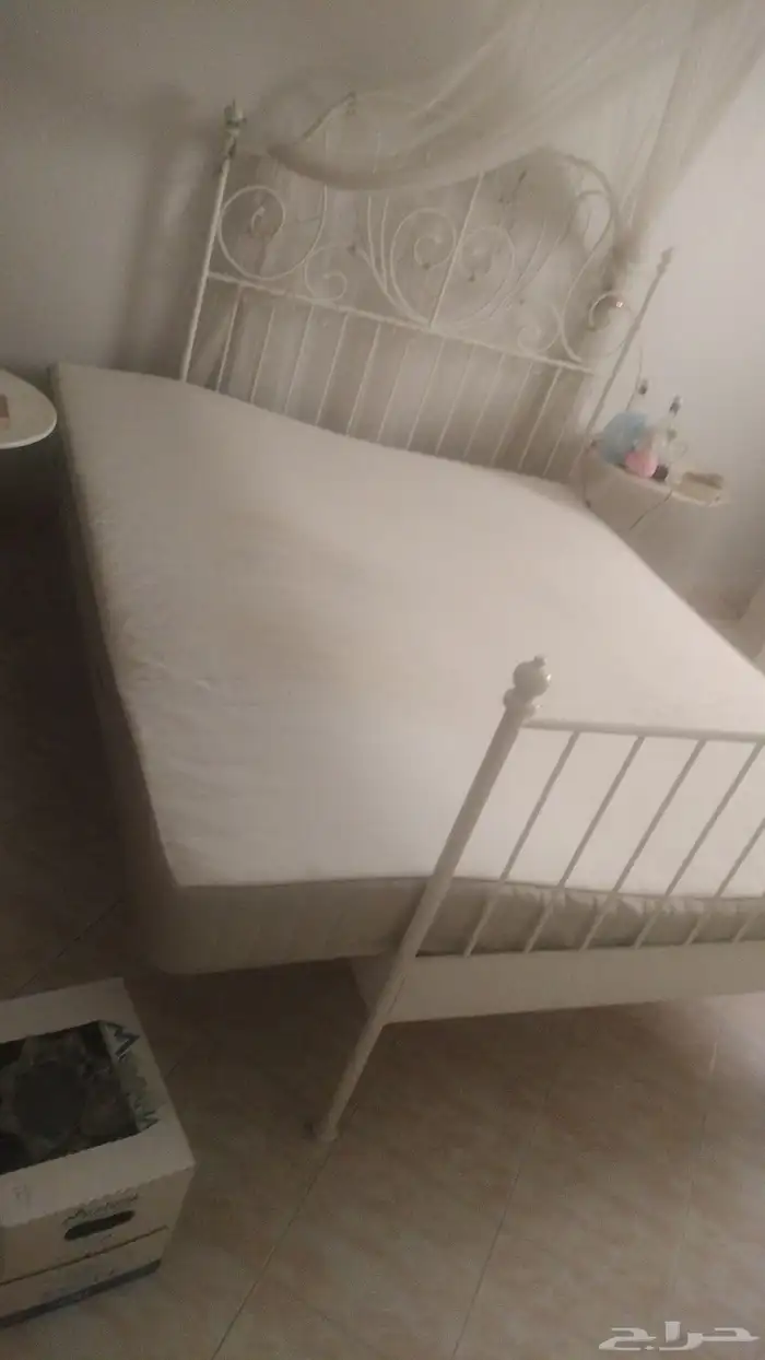 مرتبتين ايكيا بحالة جيدة 200 140... 190 180 تقريبا 0