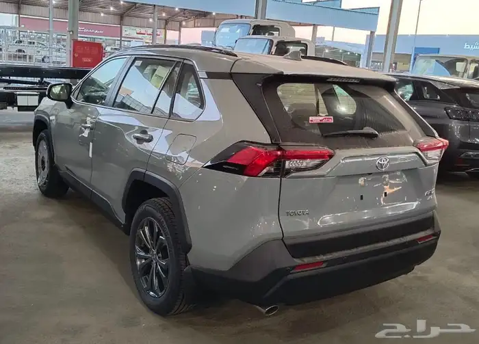 2024 تويوتا راف فور XLE دبل فتحة بنزين اصفار 3
