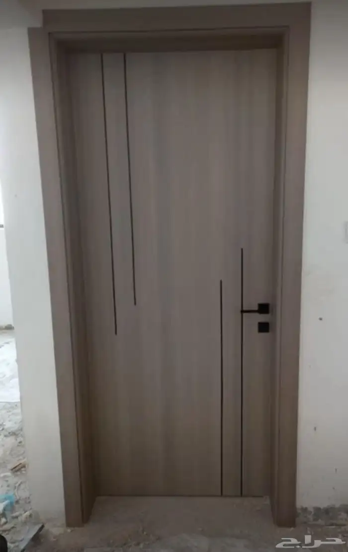 يوجد لدينا تفصيل أبواب خشب حديثة الشكل وعالية الجودة 5