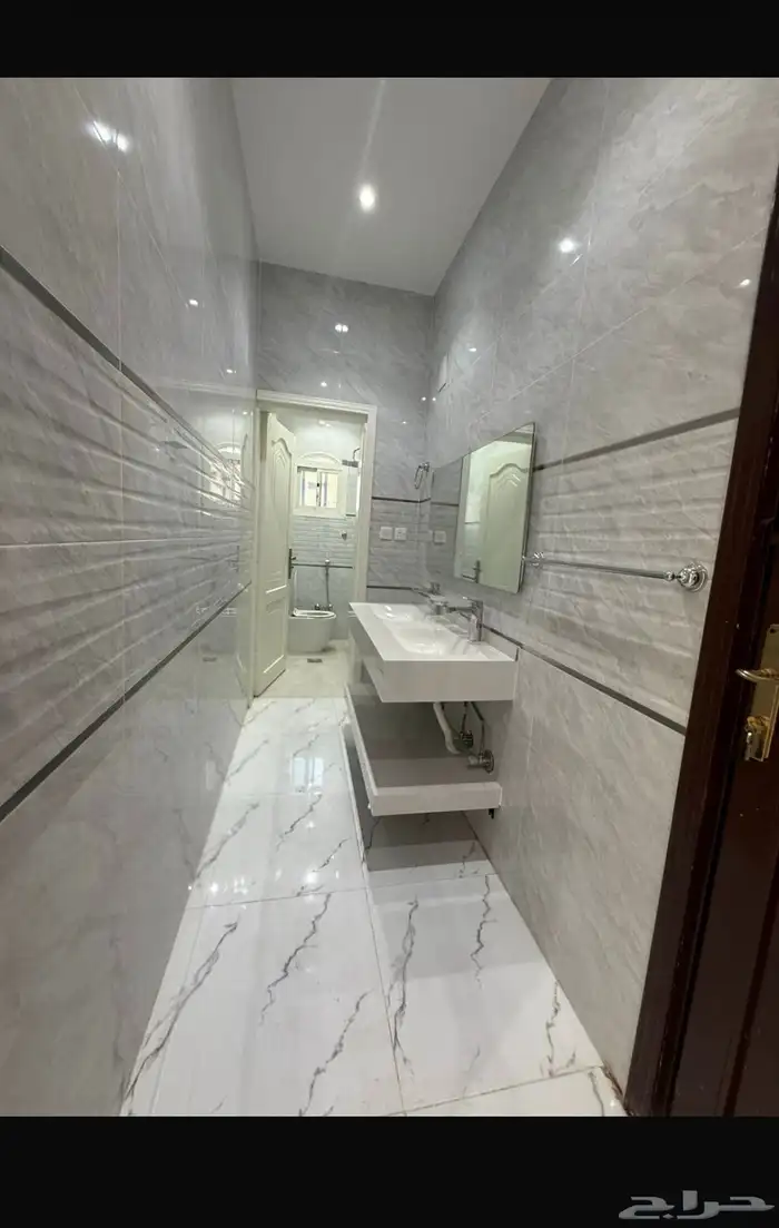 شقة دور ثاني للبيع حي مروج الأمير 8