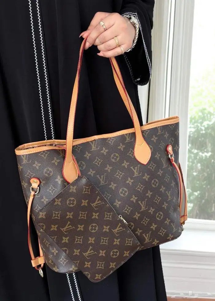 شنط ماركه وشوزات ماركه يوجد جمله 6