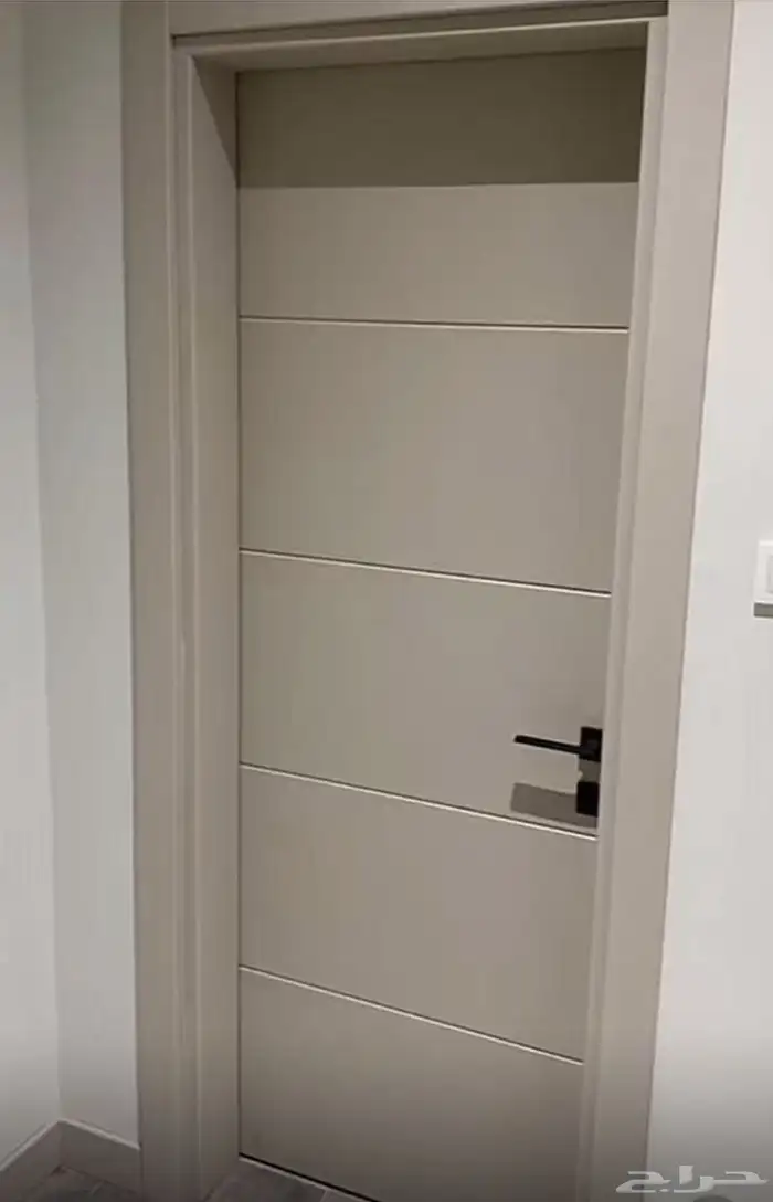 يوجد لدينا تفصيل أبواب خشب حديثة الشكل وعالية الجودة 1