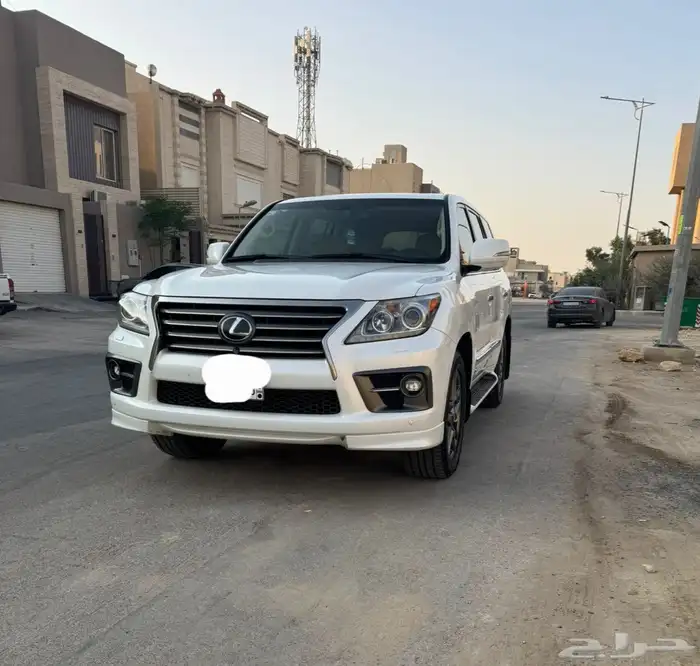 جيب لكزس LX570 موديل 2014 لؤلؤي ماشي 150 الف 0
