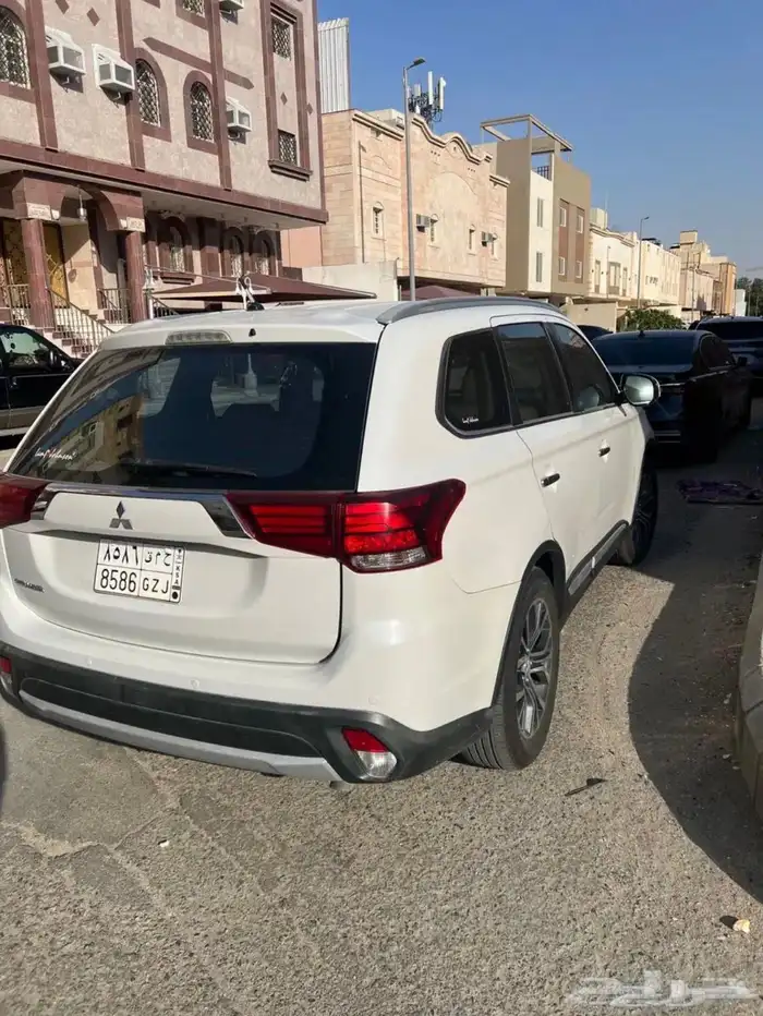 متسوبيشي اوتلاندر 5