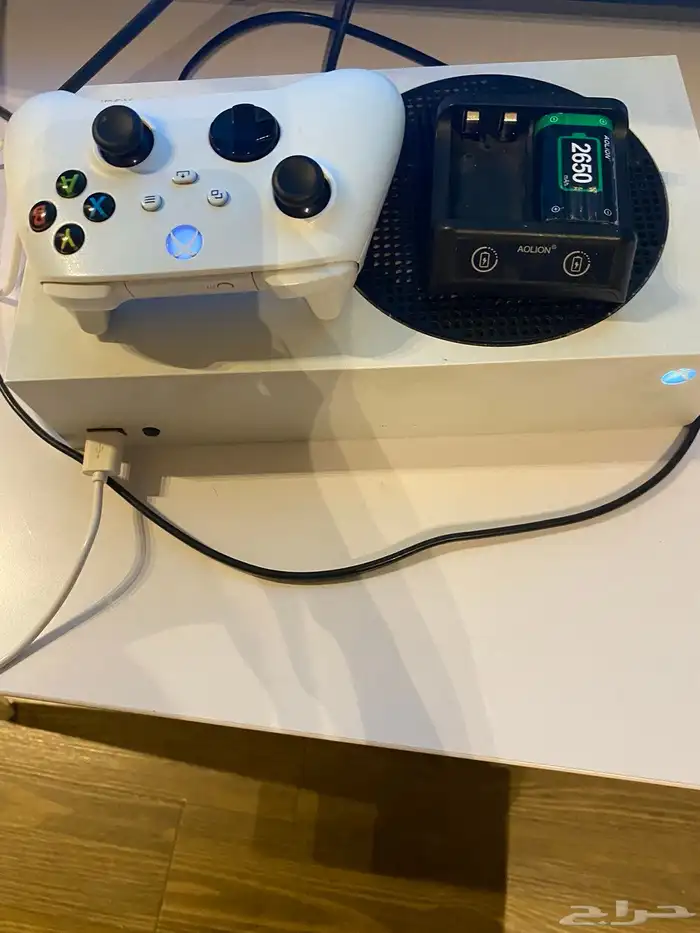 اكس بوكس سيريس اس مع بطاريه لشحن اليد 1