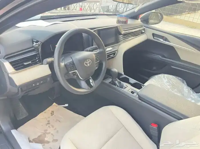 تويوتا كامري موديل 2025 استاندر لون اسود 5