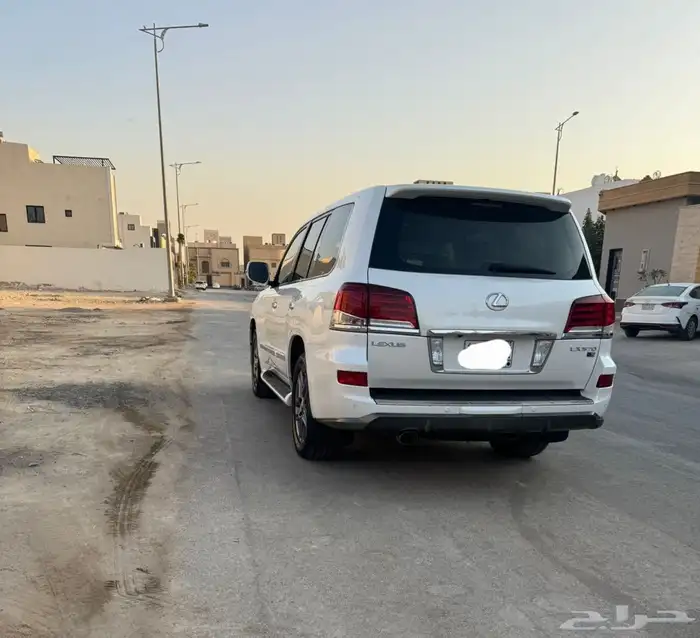 جيب لكزس LX570 موديل 2014 لؤلؤي ماشي 150 الف 1