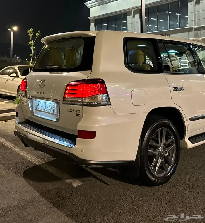 جيب لكزس 2014 نظيف للبيع 3