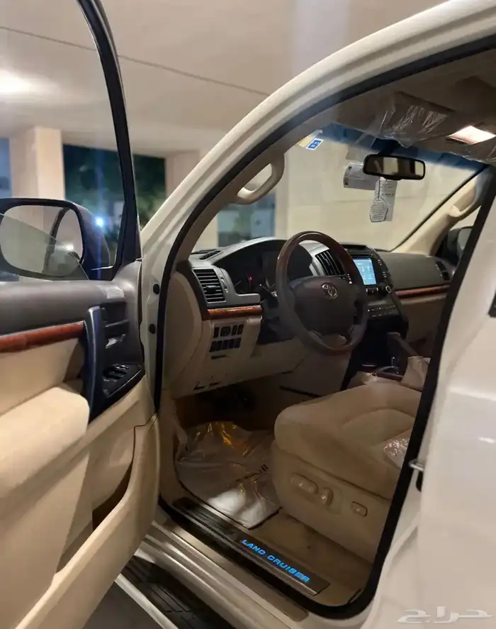 لاندكروزر 13