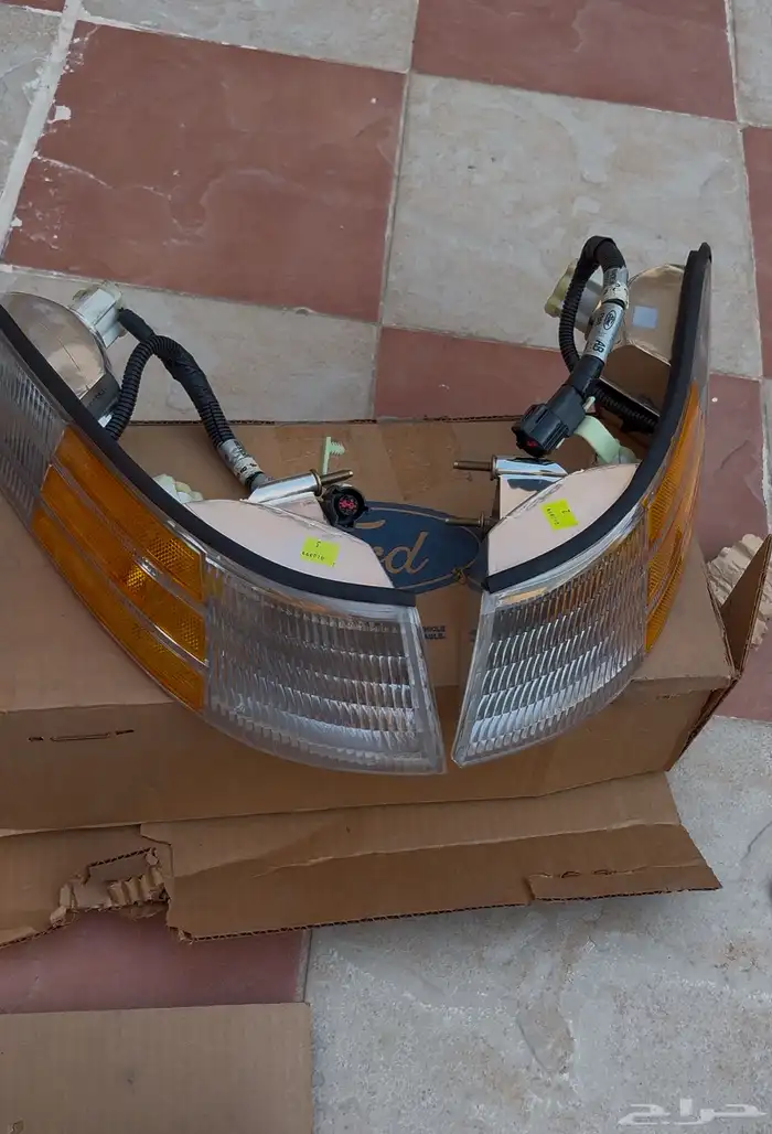 اشارات فورد كراون فكتوريا 1992 - 1997 اصلي بالكرتون 1