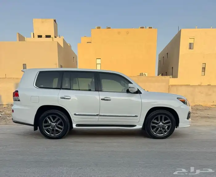 جيب لكزس LX570 موديل 2014 لؤلؤي ماشي 150 الف 4