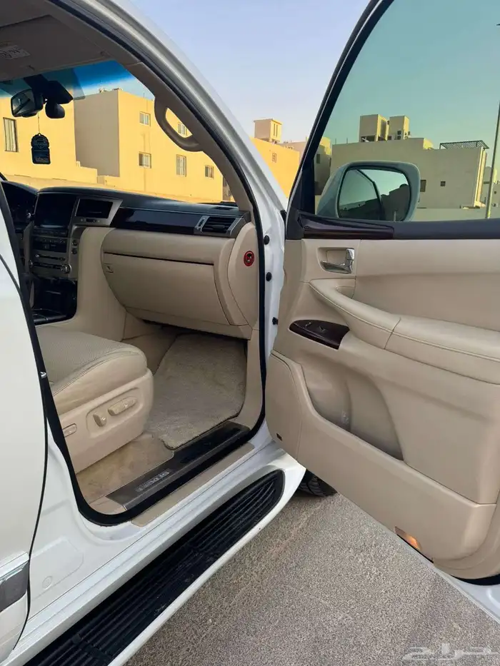 جيب لكزس LX570 موديل 2014 لؤلؤي ماشي 150 الف 25
