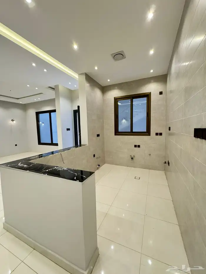 للبيع فيلا دورين وملحق مع حوش واسع vip وسط جميع الخدمات 11