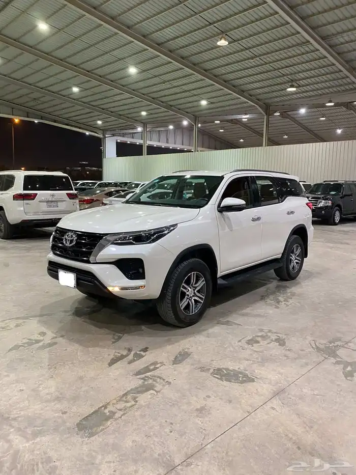 للبيع فورتشنر 2022 سعودي 6 سلندر VX1 2