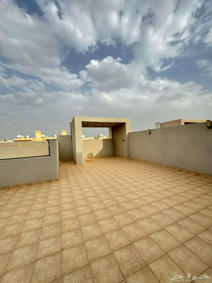 للبيع فيلا دورين وملحق مع حوش واسع vip وسط جميع الخدمات 22