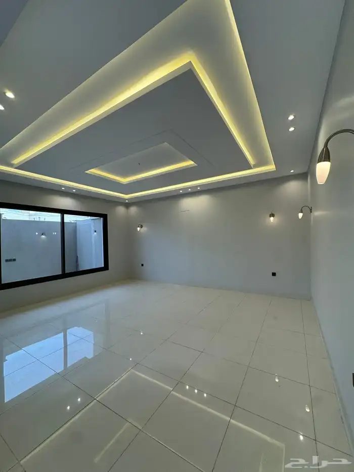 للبيع فيلا دورين وملحق مع حوش واسع vip وسط جميع الخدمات 9