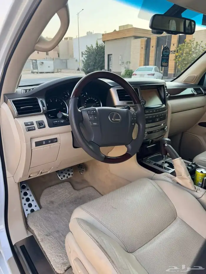 جيب لكزس LX570 موديل 2014 لؤلؤي ماشي 150 الف 16