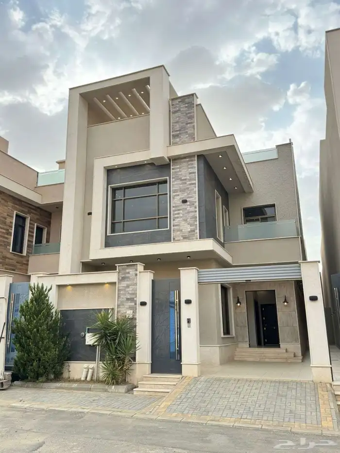 للبيع فيلا دورين وملحق مع حوش واسع vip وسط جميع الخدمات 0