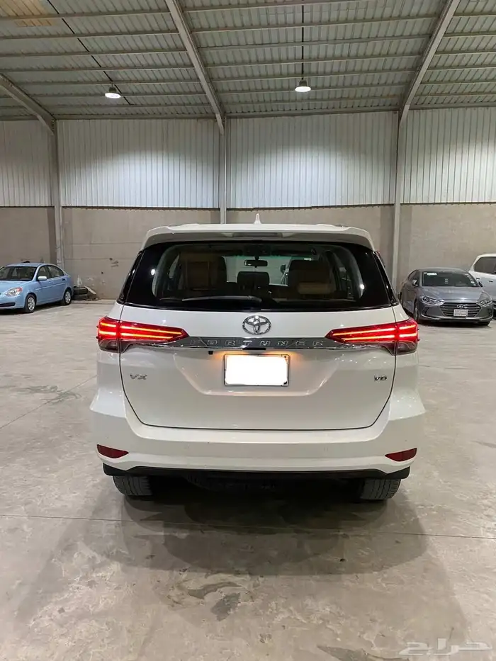 للبيع فورتشنر 2022 سعودي 6 سلندر VX1 17