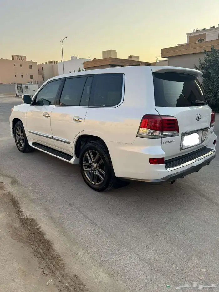جيب لكزس LX570 موديل 2014 لؤلؤي ماشي 150 الف 3