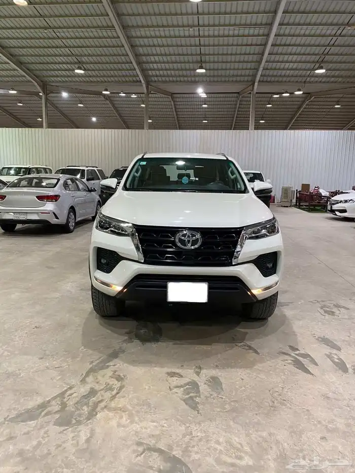 للبيع فورتشنر 2022 سعودي 6 سلندر VX1 0