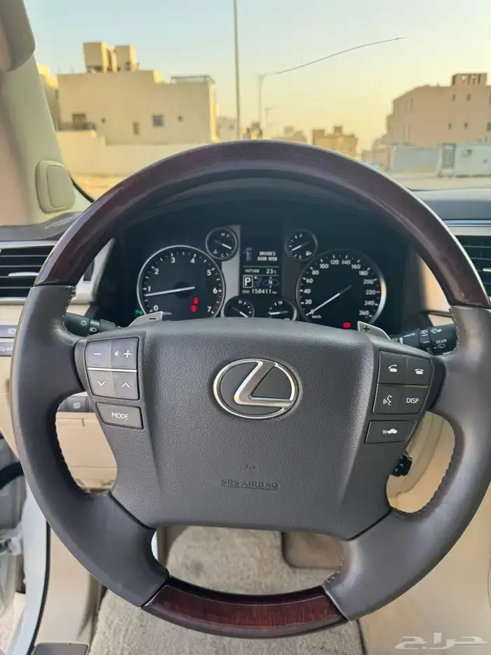 جيب لكزس LX570 موديل 2014 لؤلؤي ماشي 150 الف 19