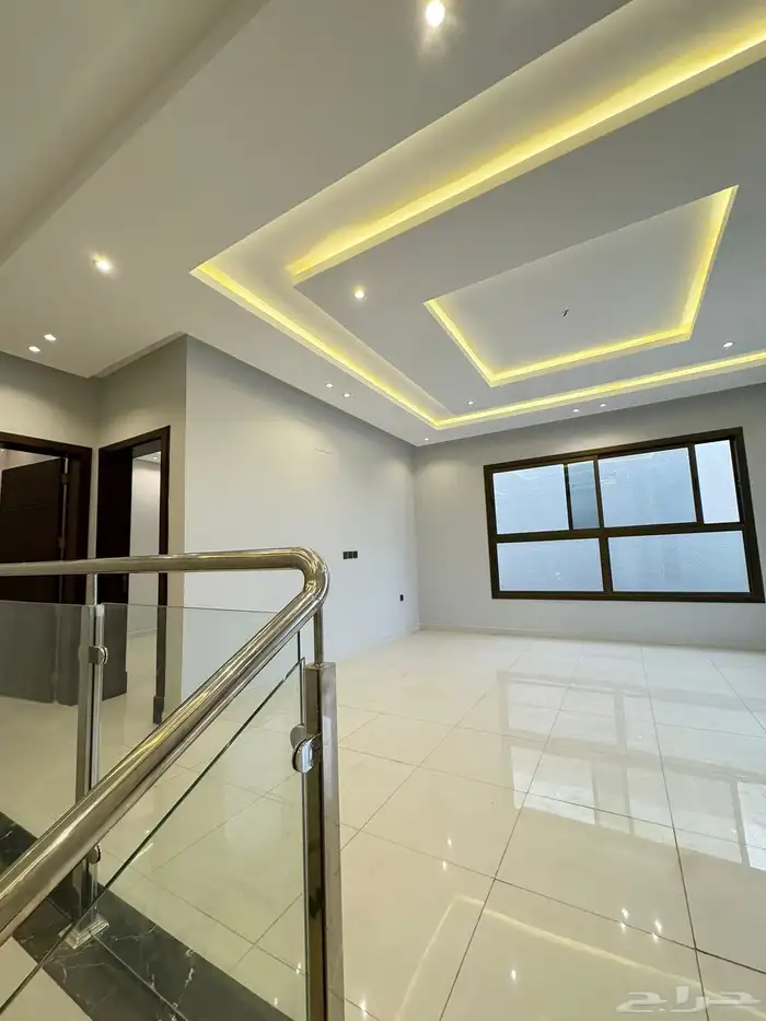 للبيع فيلا دورين وملحق مع حوش واسع vip وسط جميع الخدمات 20