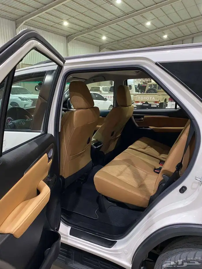 للبيع فورتشنر 2022 سعودي 6 سلندر VX1 8