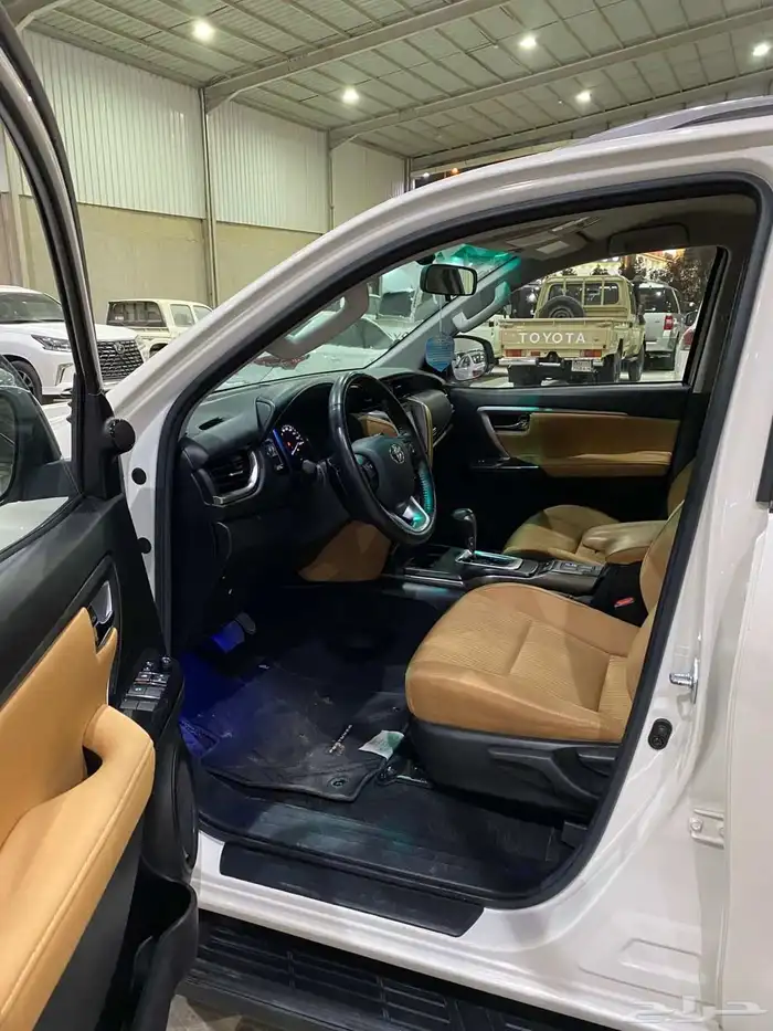 للبيع فورتشنر 2022 سعودي 6 سلندر VX1 7