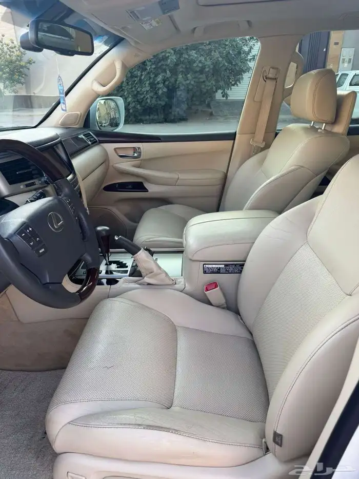 جيب لكزس LX570 موديل 2014 لؤلؤي ماشي 150 الف 17