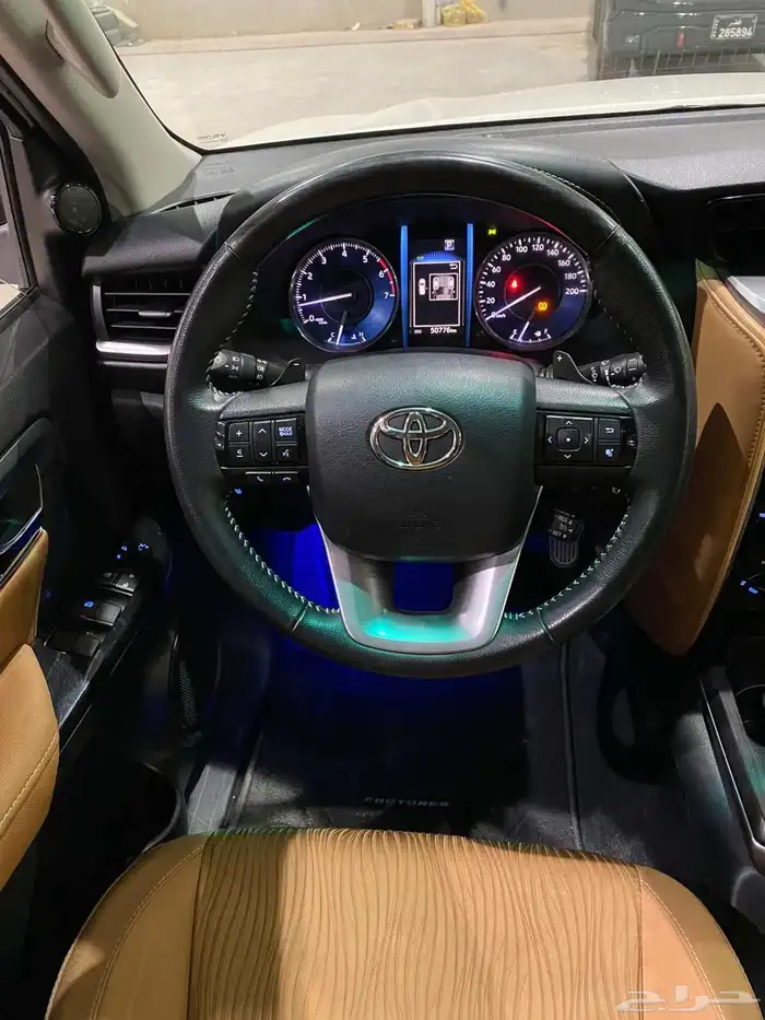 للبيع فورتشنر 2022 سعودي 6 سلندر VX1 13