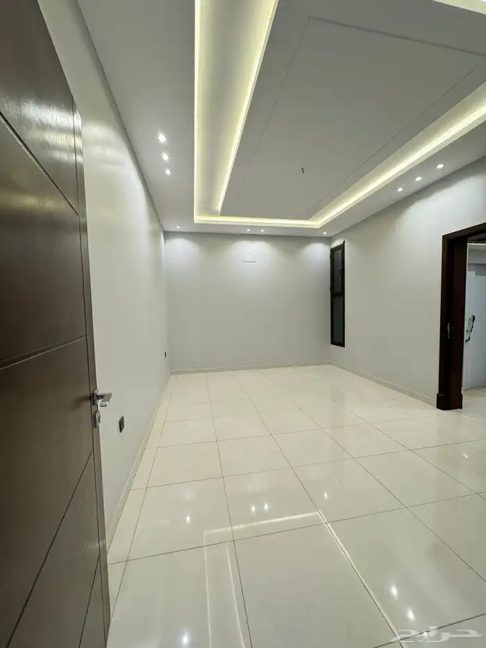 للبيع فيلا دورين وملحق مع حوش واسع vip وسط جميع الخدمات 12