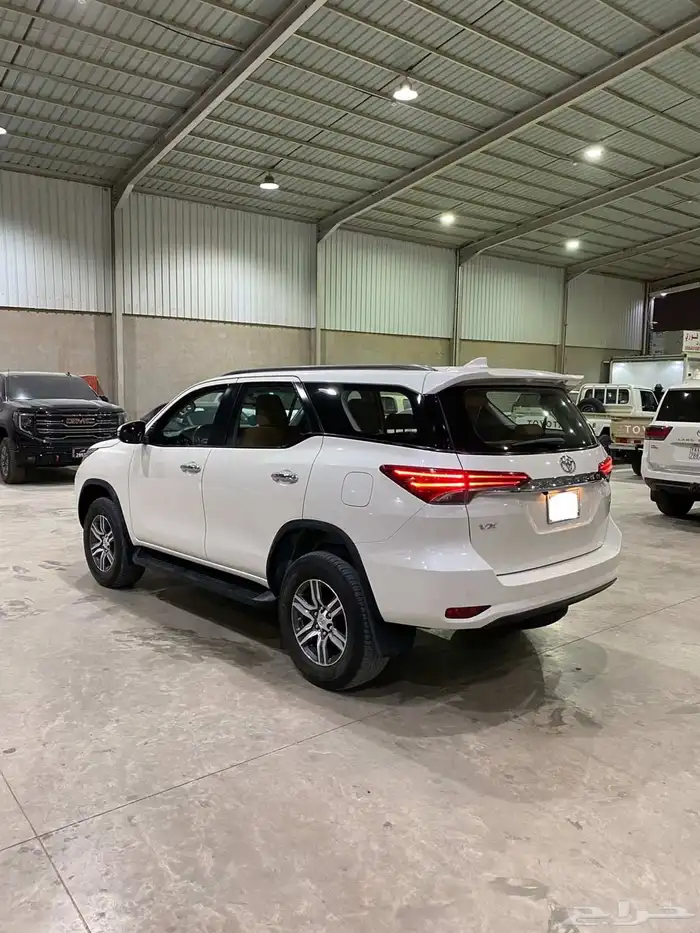 للبيع فورتشنر 2022 سعودي 6 سلندر VX1 4