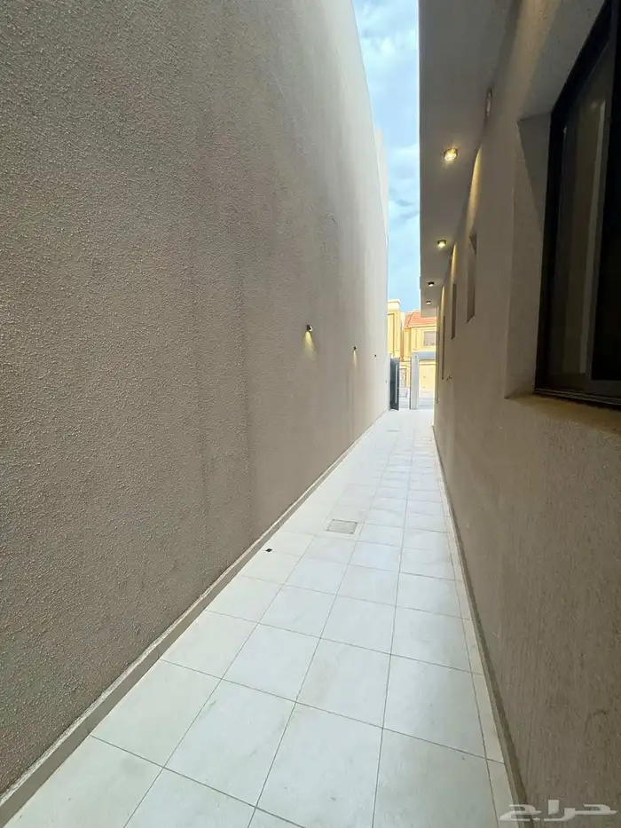 للبيع فيلا دورين وملحق مع حوش واسع vip وسط جميع الخدمات 26