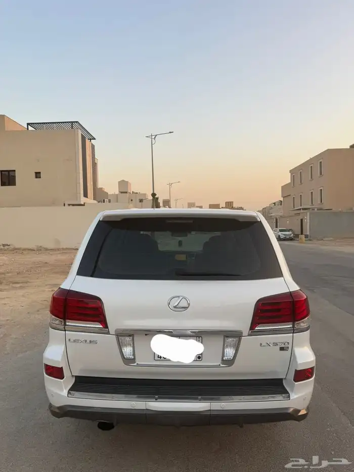 جيب لكزس LX570 موديل 2014 لؤلؤي ماشي 150 الف 7