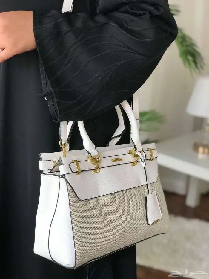 شنط ماركه وشوزات ماركه يوجد جمله 19