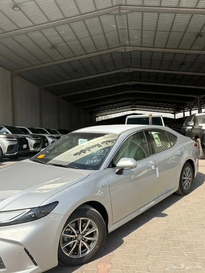 كامري E هجين 2025 13