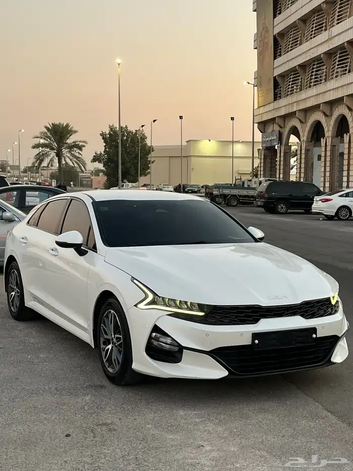 للبيع K5 أبيض لؤلؤي استخدام نظيف ومواصفات جميلة( وارد كوريا) 0