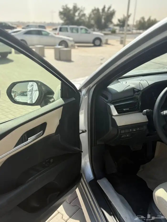 كامري E هجين 2025 18