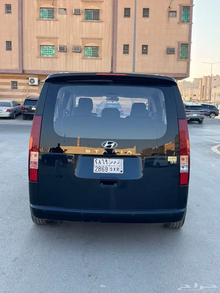 للبيع ستاريا 2023 بنزين ( شبة الجديد ) 4