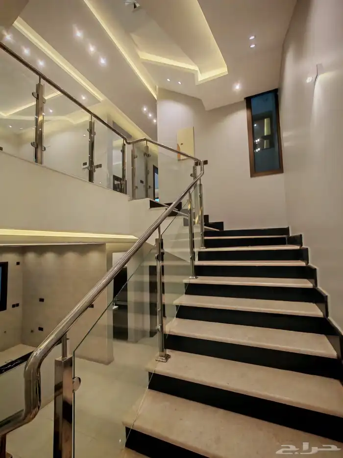 للبيع فلل دورين و ملحق با الخميس حي دوره الموسى وسط الخدمات 15