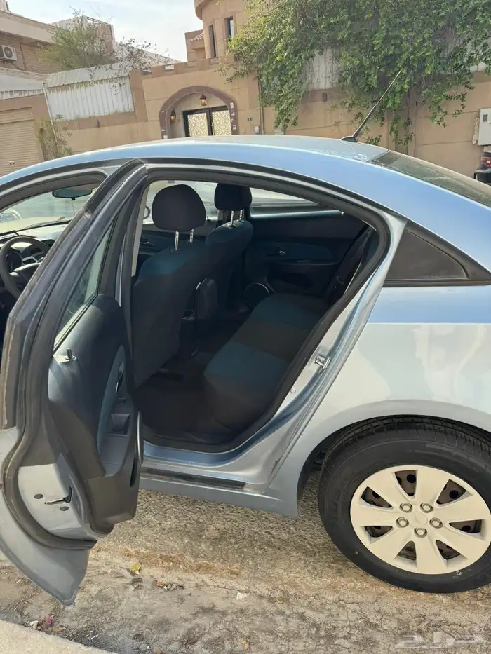 للبيع شفروليه كروز LS موديل 2010 3