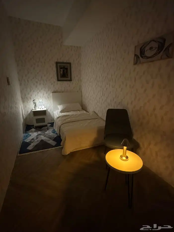 غرفة مؤثثة للإيجار السنوي في حي النزهه 0